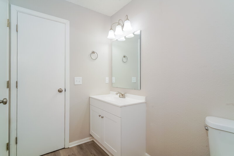3,250/Mo, 8336 Country Creek Dr Indianapolis, IN 46234 Main Bathroom View 2