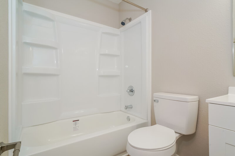 3,250/Mo, 8336 Country Creek Dr Indianapolis, IN 46234 Bathroom View