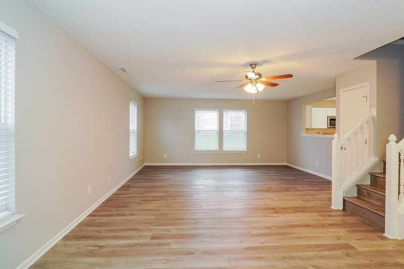 1,995/Mo, 12337 Bearsdale Dr Indianapolis, IN 46235 Living Room View 2