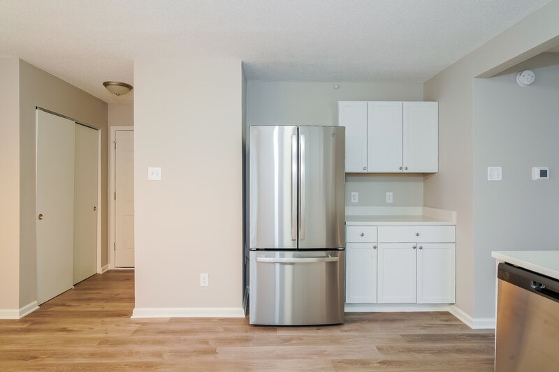 2,080/Mo, 12337 Bearsdale Dr Indianapolis, IN 46235 Kitchen View 2