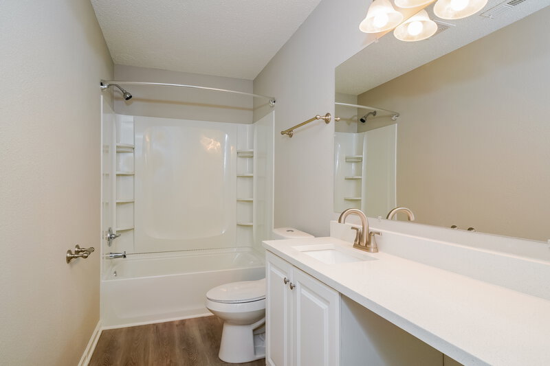 1,995/Mo, 12337 Bearsdale Dr Indianapolis, IN 46235 Main Bathroom View