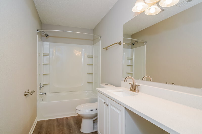 2,080/Mo, 12337 Bearsdale Dr Indianapolis, IN 46235 Main Bathroom View