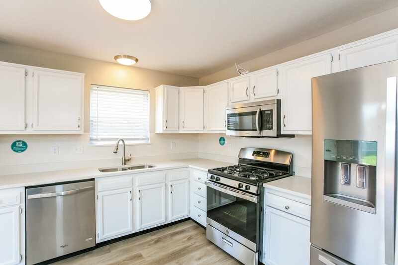 1,840/Mo, 1015 Redwood Dr Lebanon, IN 46052 Kitchen View 2