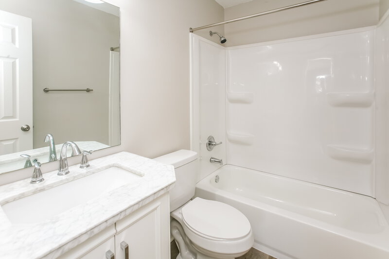 1,840/Mo, 1015 Redwood Dr Lebanon, IN 46052 Main Bathroom View