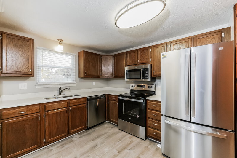 2,050/Mo, 7248 Eagle Bay North Dr Indianapolis, IN 46254 Kitchen View