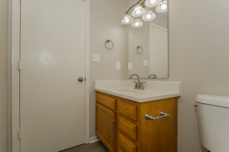 1,685/Mo, 4038 Knollwood Ave Franklin, IN 46131 Main Bathroom View