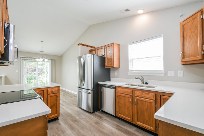 2,220/Mo, 9695 Claymore Dr Fishers, IN 46038 Kitchen View 2