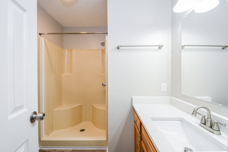 2,220/Mo, 9695 Claymore Dr Fishers, IN 46038 Main Bathroom View