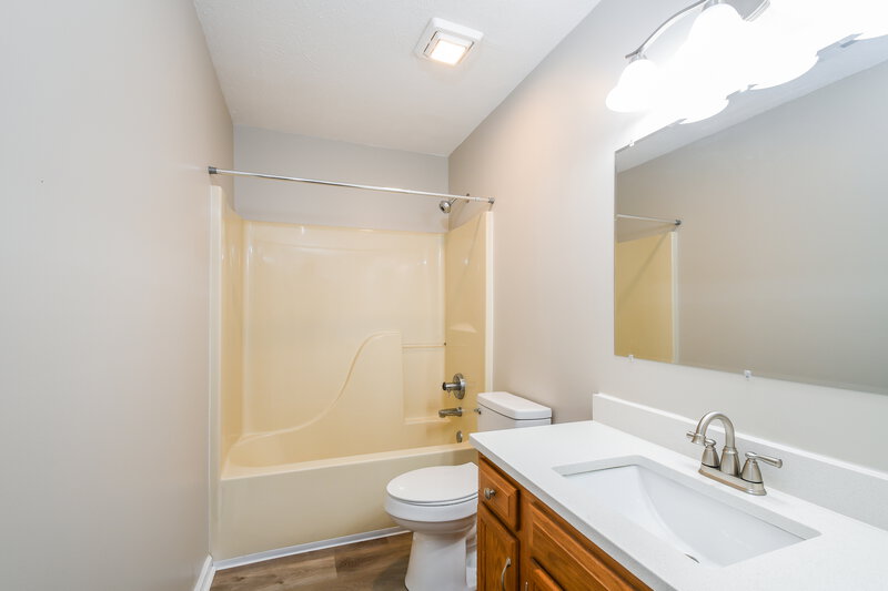 2,220/Mo, 9695 Claymore Dr Fishers, IN 46038 Bathroom View
