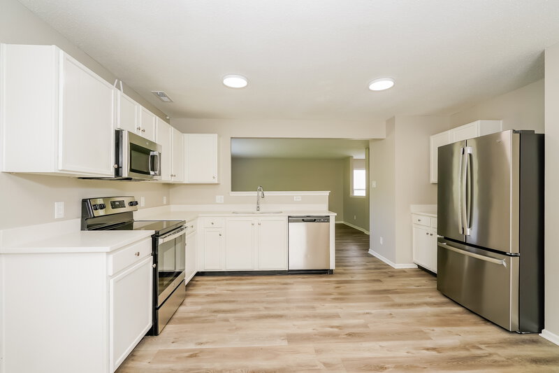 1,745/Mo, 968 Indigo Dr Greenfield, IN 46140 Kitchen View 2