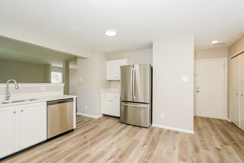 1,745/Mo, 968 Indigo Dr Greenfield, IN 46140 Kitchen View 3