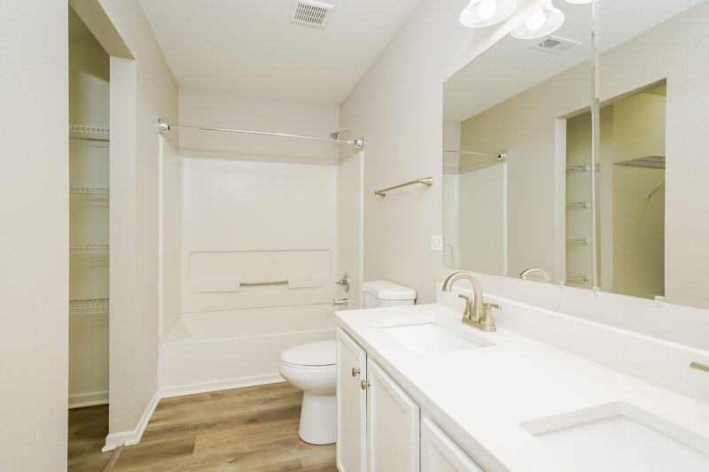 1,745/Mo, 968 Indigo Dr Greenfield, IN 46140 Main Bathroom View