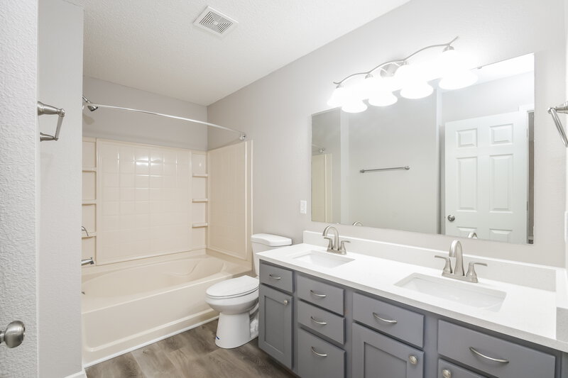 1,885/Mo, 12637 Endurance Dr Fishers, IN 46037 Main Bathroom View