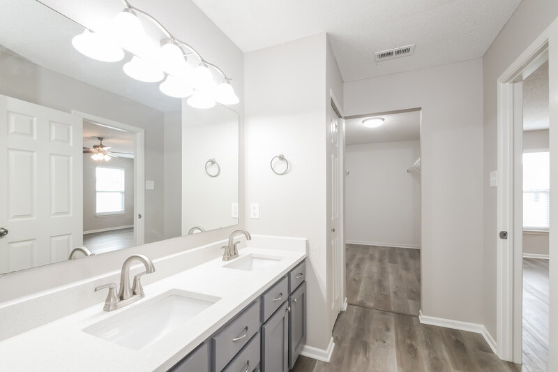 1,885/Mo, 12637 Endurance Dr Fishers, IN 46037 Main Bathroom View 2