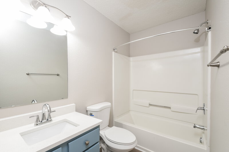 1,885/Mo, 12637 Endurance Dr Fishers, IN 46037 Bathroom View
