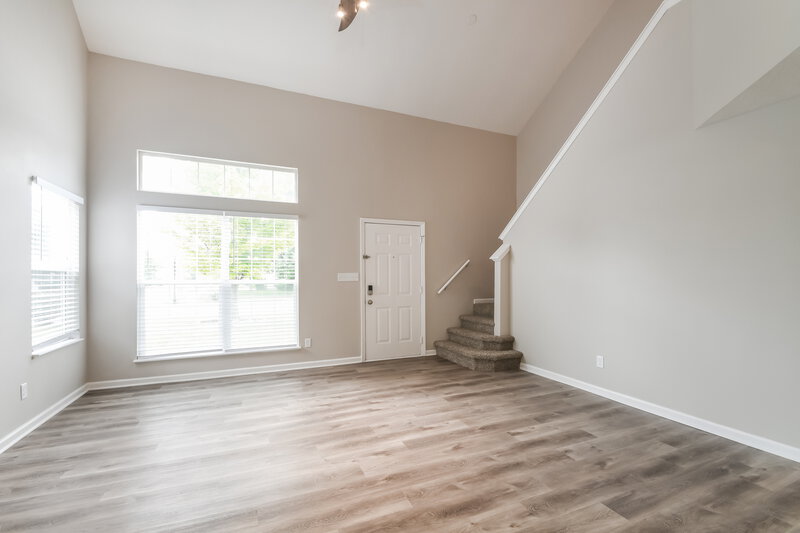 1,975/Mo, 1401 Audubon Dr Brownsburg, IN 46112 Living Room View 2