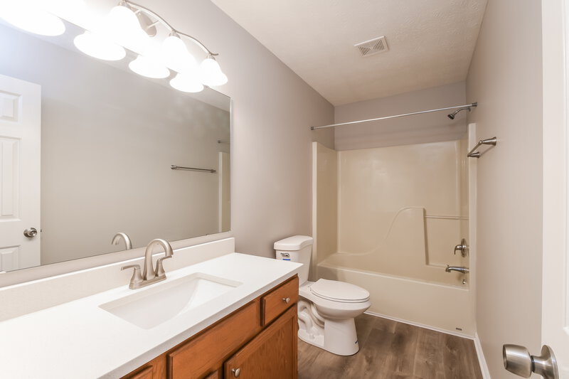 1,975/Mo, 1401 Audubon Dr Brownsburg, IN 46112 Bathroom View