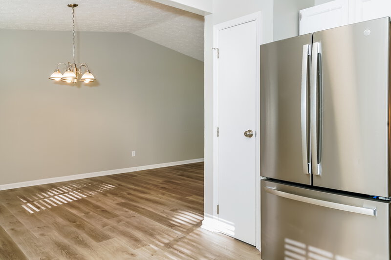 1,930/Mo, 7315 Chimney Rock Ct Indianapolis, IN 46217 Kitchen View 2