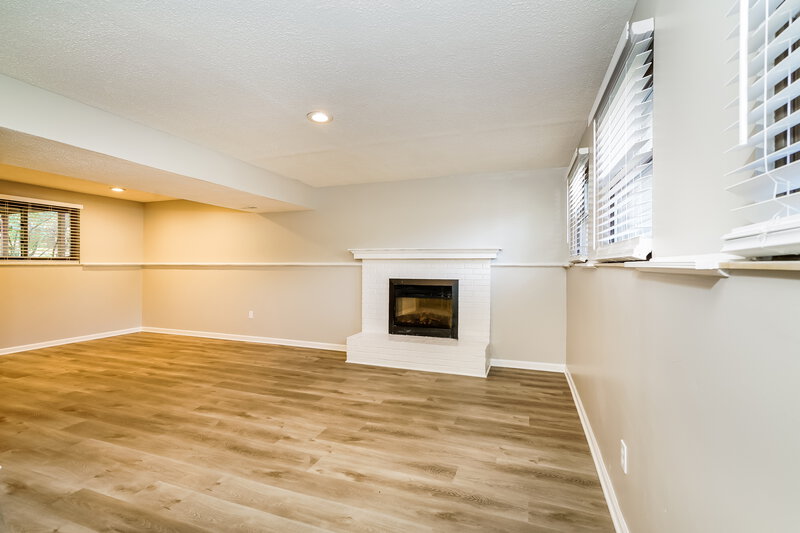 1,930/Mo, 7315 Chimney Rock Ct Indianapolis, IN 46217 Family Room View