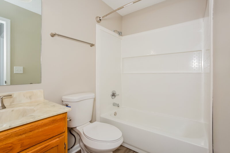 1,775/Mo, 959 Atir Ln Greenfield, IN 46140 Main Bathroom View