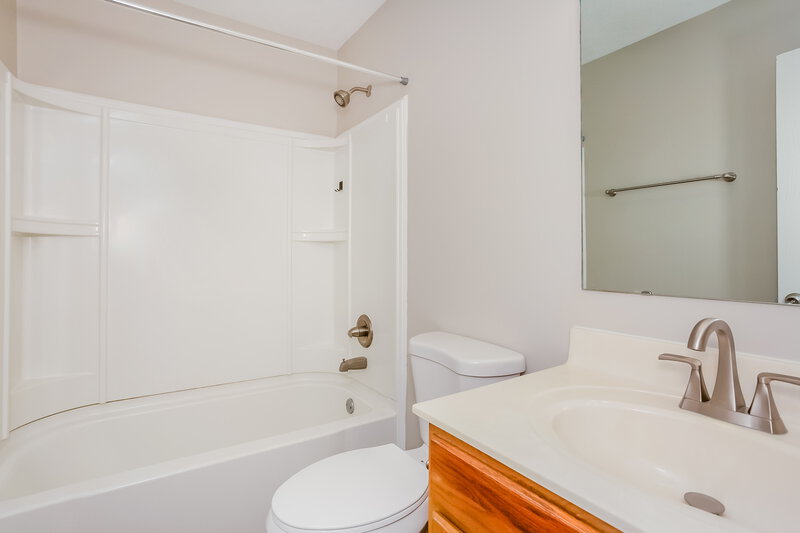 1,775/Mo, 959 Atir Ln Greenfield, IN 46140 Bathroom View