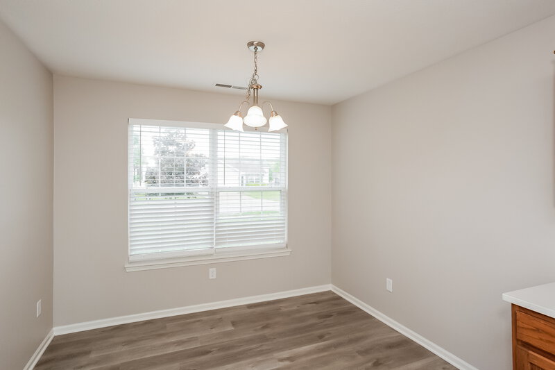 2,450/Mo, 126 Thistlewood Dr Greenfield, IN 46140 Dining Room View
