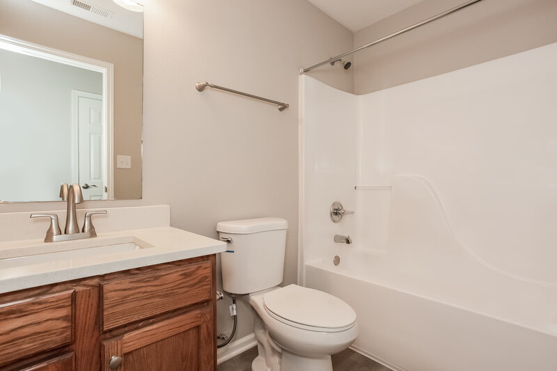 2,450/Mo, 126 Thistlewood Dr Greenfield, IN 46140 Main Bathroom View