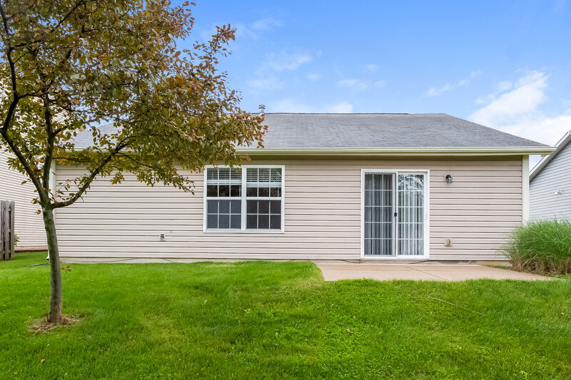 2,450/Mo, 126 Thistlewood Dr Greenfield, IN 46140 Rear View 2