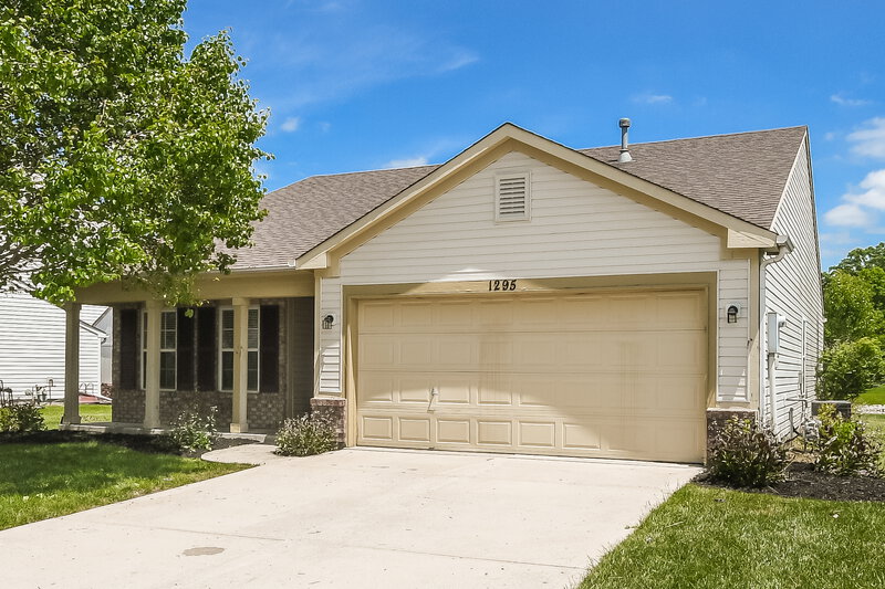 2,205/Mo, 1295 Spring Lake Dr Brownsburg, IN 46112 External View
