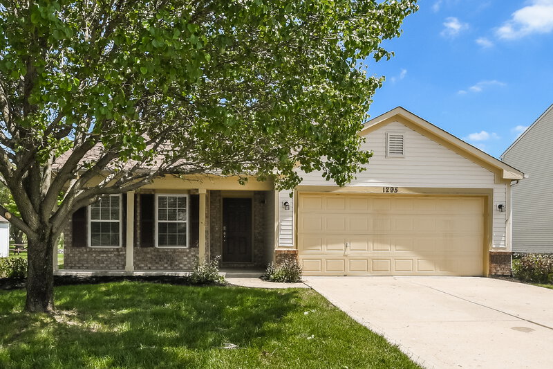 2,205/Mo, 1295 Spring Lake Dr Brownsburg, IN 46112 Front View