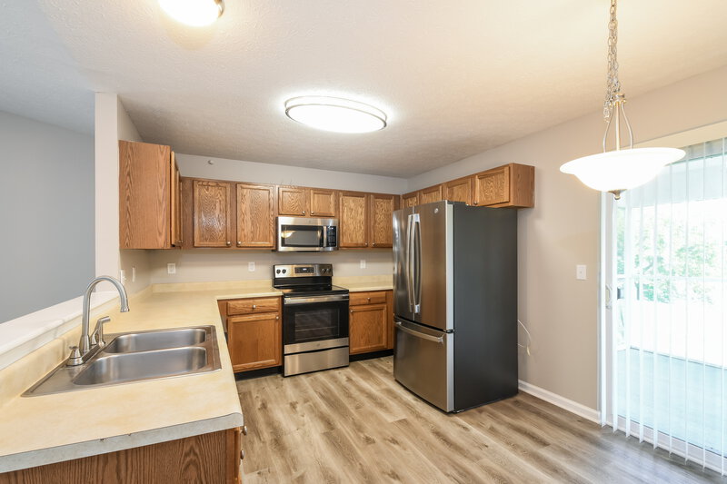 2,205/Mo, 1295 Spring Lake Dr Brownsburg, IN 46112 Kitchen View