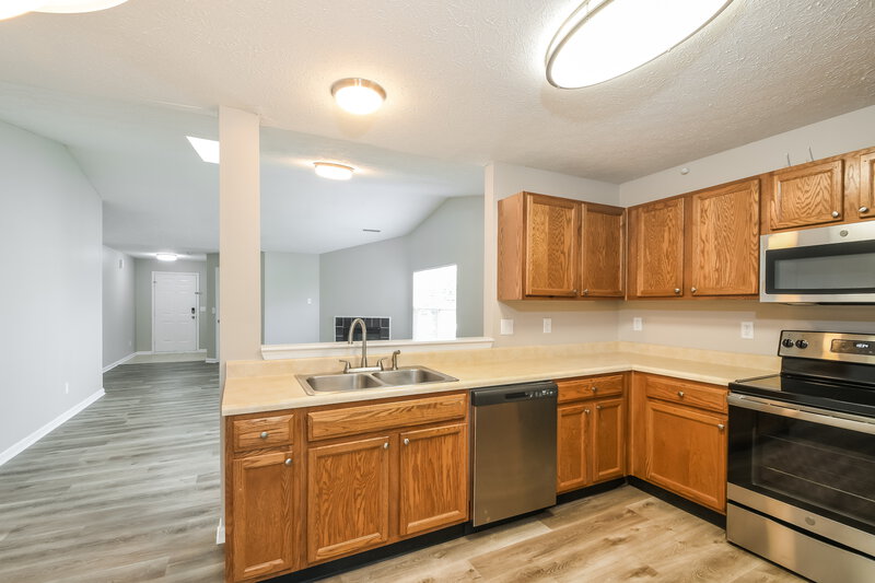 2,205/Mo, 1295 Spring Lake Dr Brownsburg, IN 46112 Kitchen View 2