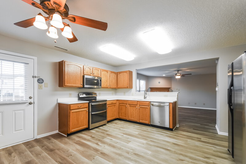 1,865/Mo, 6869 W Raleigh Dr McCordsville, IN 46055 Kitchen View