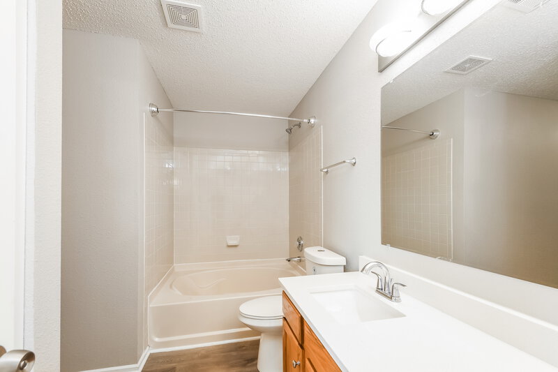 1,865/Mo, 6869 W Raleigh Dr McCordsville, IN 46055 Main Bathroom View