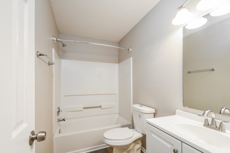 1,865/Mo, 6869 W Raleigh Dr McCordsville, IN 46055 Bathroom View