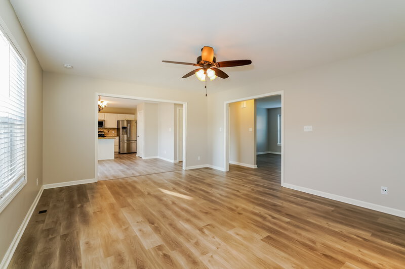 1,990/Mo, 5752 Ashcroft Dr Indianapolis, IN 46221 Living Room View 2