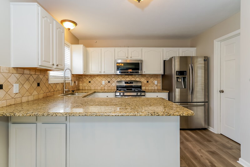 1,990/Mo, 5752 Ashcroft Dr Indianapolis, IN 46221 Kitchen View