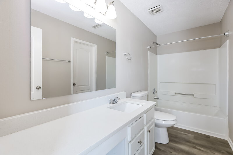 2,080/Mo, 1904 Breakwater Dr Greenfield, IN 46140 Main Bathroom View