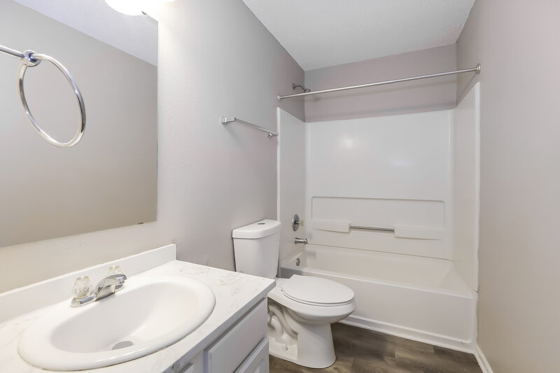 2,080/Mo, 1904 Breakwater Dr Greenfield, IN 46140 Bathroom View