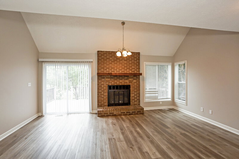 2,760/Mo, 7420 Fairway Circle West Dr Indianapolis, IN 46236 Living Room View 2