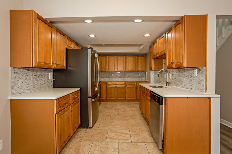 2,760/Mo, 7420 Fairway Circle West Dr Indianapolis, IN 46236 Kitchen View 2