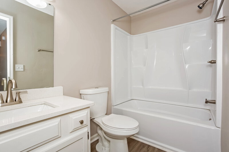 2,760/Mo, 7420 Fairway Circle West Dr Indianapolis, IN 46236 Main Bathroom View