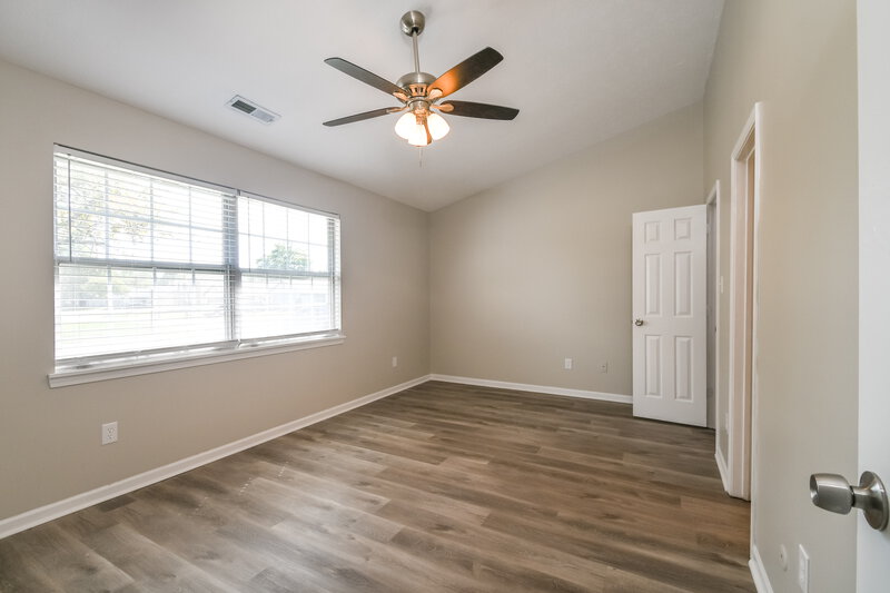 1,760/Mo, 14 Lake Dr N Brownsburg, IN 46112 Main Bedroom View