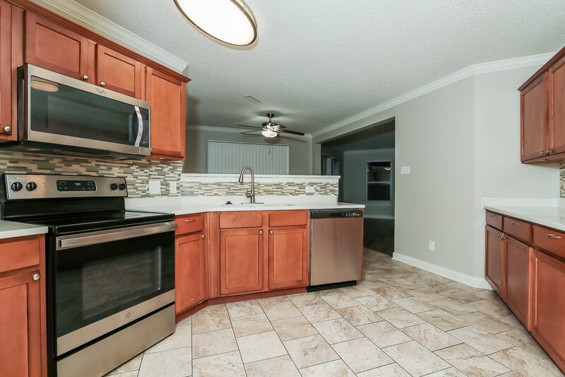 1,915/Mo, 12346 Rose Haven Dr Indianapolis, IN 46235 Kitchen View 2
