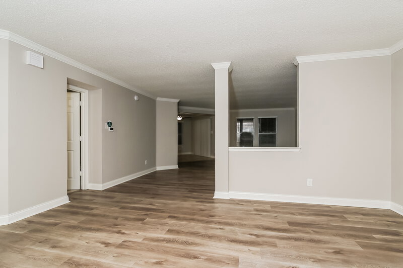 1,915/Mo, 12346 Rose Haven Dr Indianapolis, IN 46235 Family Room View 2