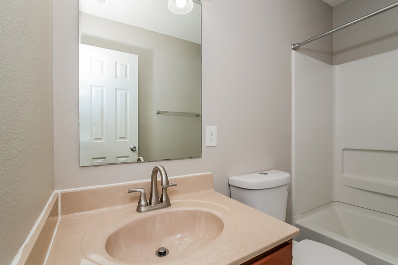 1,915/Mo, 12346 Rose Haven Dr Indianapolis, IN 46235 Bathroom View