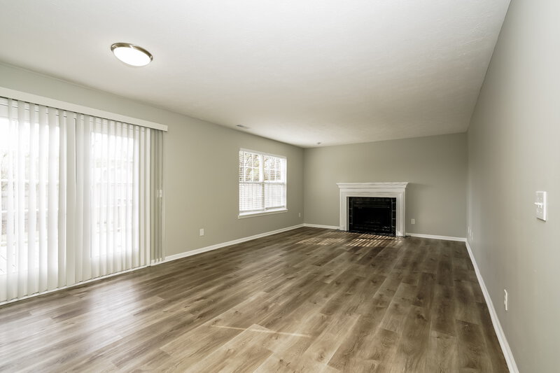 2,150/Mo, 6229 Tybalt Pl Indianapolis, IN 46254 Living Room View 2