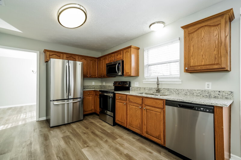2,150/Mo, 6229 Tybalt Pl Indianapolis, IN 46254 Kitchen View 2