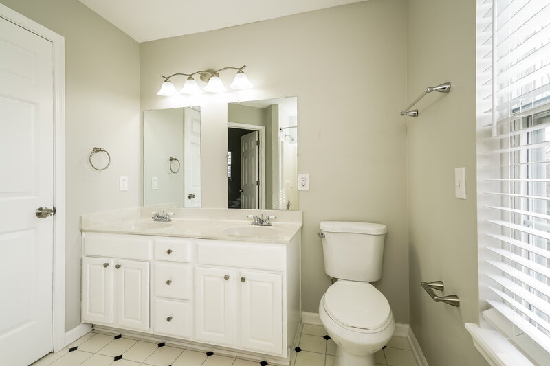 2,150/Mo, 6229 Tybalt Pl Indianapolis, IN 46254 Bathroom View