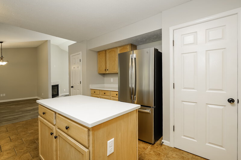 2,075/Mo, 1495 Brigade Cir Indianapolis, IN 46234 Kitchen View 3